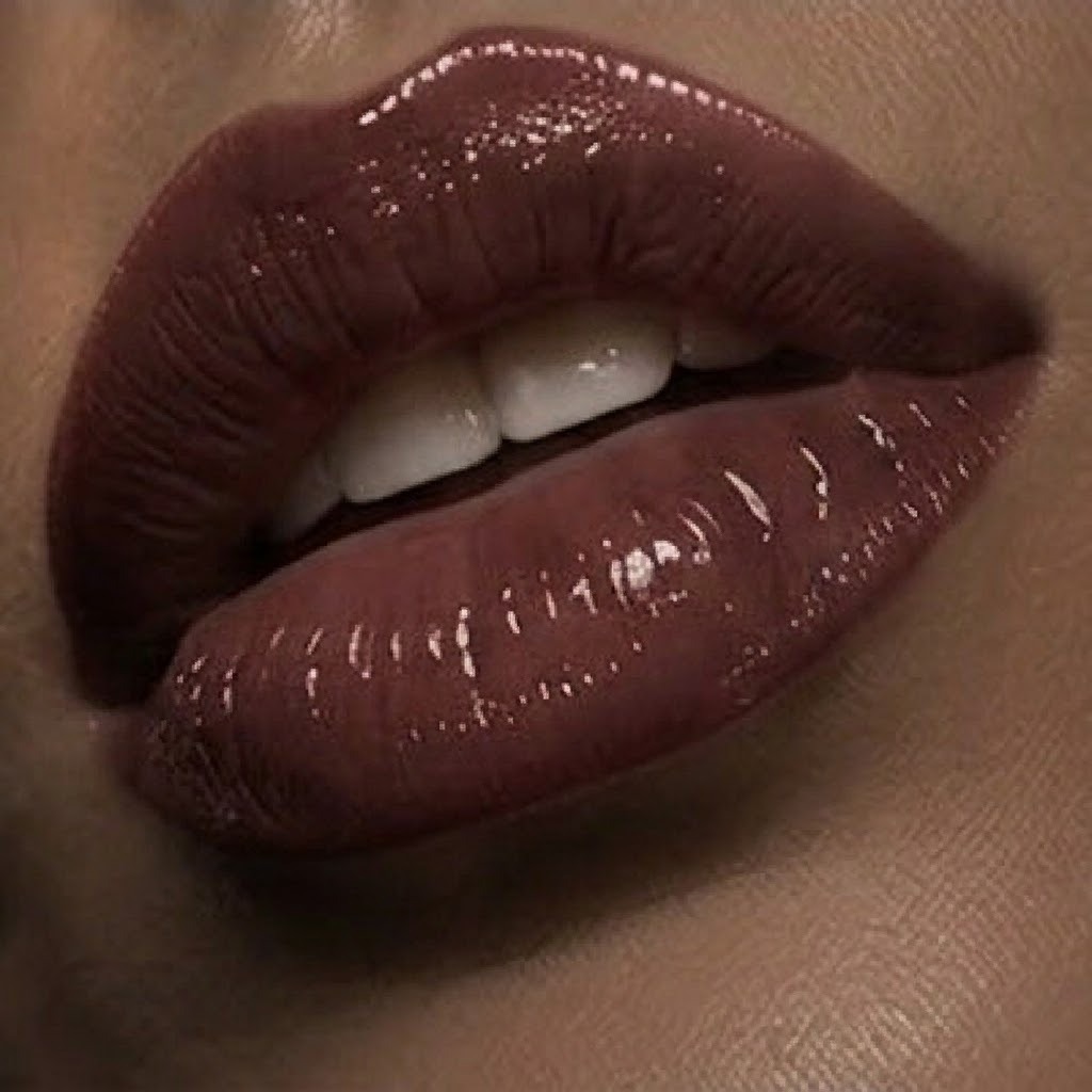 LUNACI Barcelona lip makeup collection